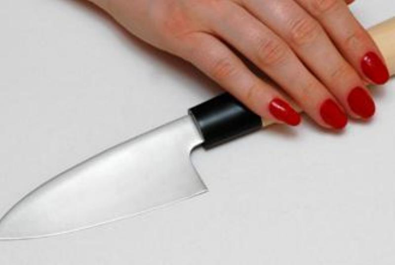 Под Соль-Илецком жена чуть не зарезала мужа ножом